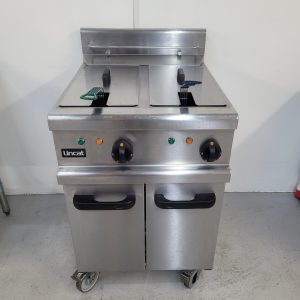 Used Lincat Double Tank Freestanding Fryer OE7113