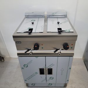 New B Grade Lincat Double Tank Freestanding Fryer 2x9 Litre J12