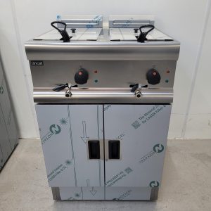 New B Grade Lincat Double Tank Freestanding Fryer 2x9 Litre J12