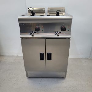 New B Grade Lincat Double Freestanding Tank Fryer Electric J18