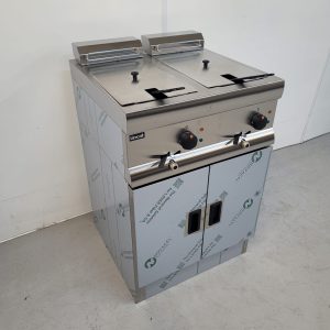 New B Grade Lincat Double Tank Freestanding Fryer 2x9 Litre J12