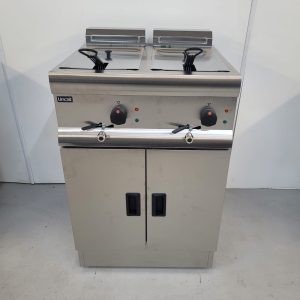 New B Grade Lincat Twin Tank Freestanding Fryer 2x9L J12