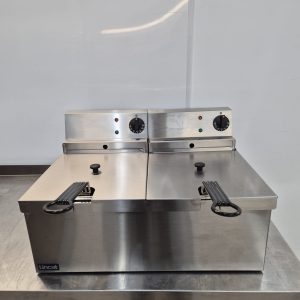Ex Demo Lincat Counter Top Twin Tank Twin Basket Fryer 2 x 4 Litre LDF2