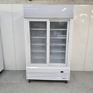New B Grade Polar Upright Display Cooler with Light Box 950 Litre with Sliding Doors GE581
