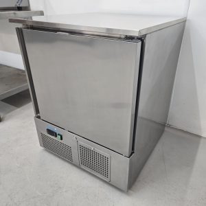 New B Grade Polar Single Undercounter Fridge 140 Litre UA010