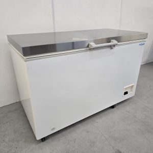 New B Grade Polar Chest Freezer with Stainless Steel Lid 378 Litre GP897